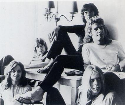 Yes 1972, clockwise from top: Chris Squire, Bill Bruford, Rick Wakeman, Jon Anderson, Steve Howe.